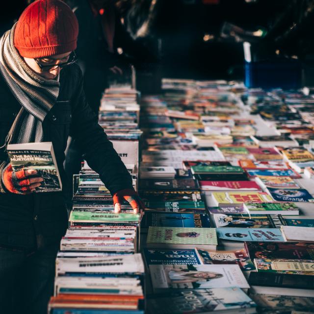 Pexels Clem Onojeghuo 375903